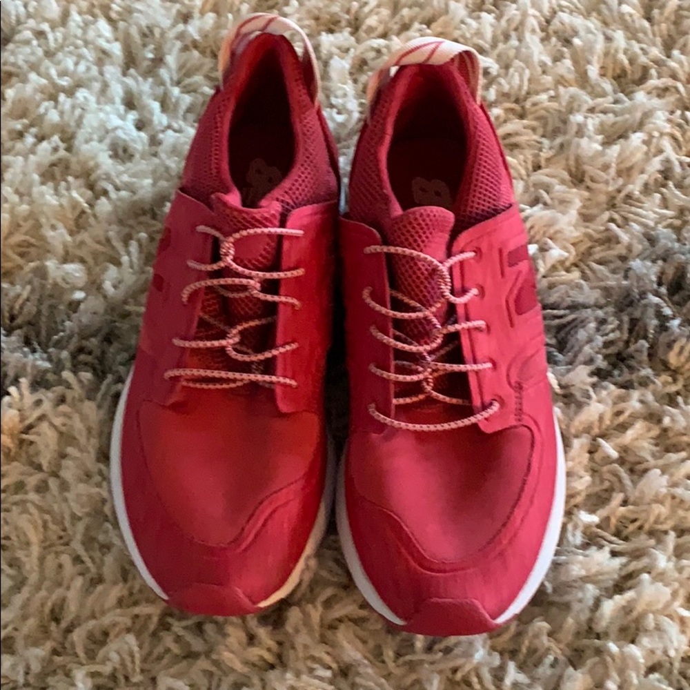 New Balance Tennis Shoes